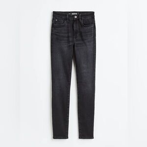 Sleek Black Women's Skinny Jeans